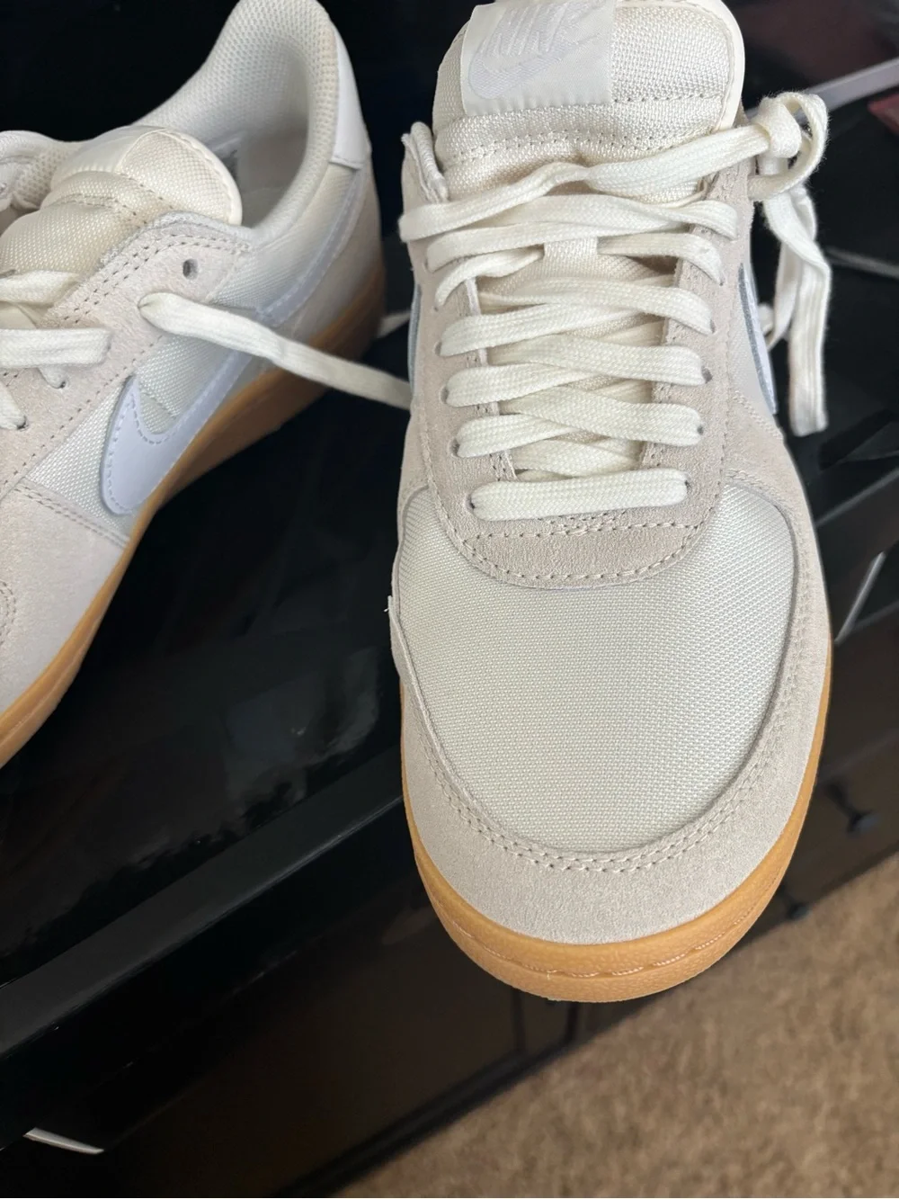 New with box Nike field general Cream and White Low-Top Sneakers with Gum Sole